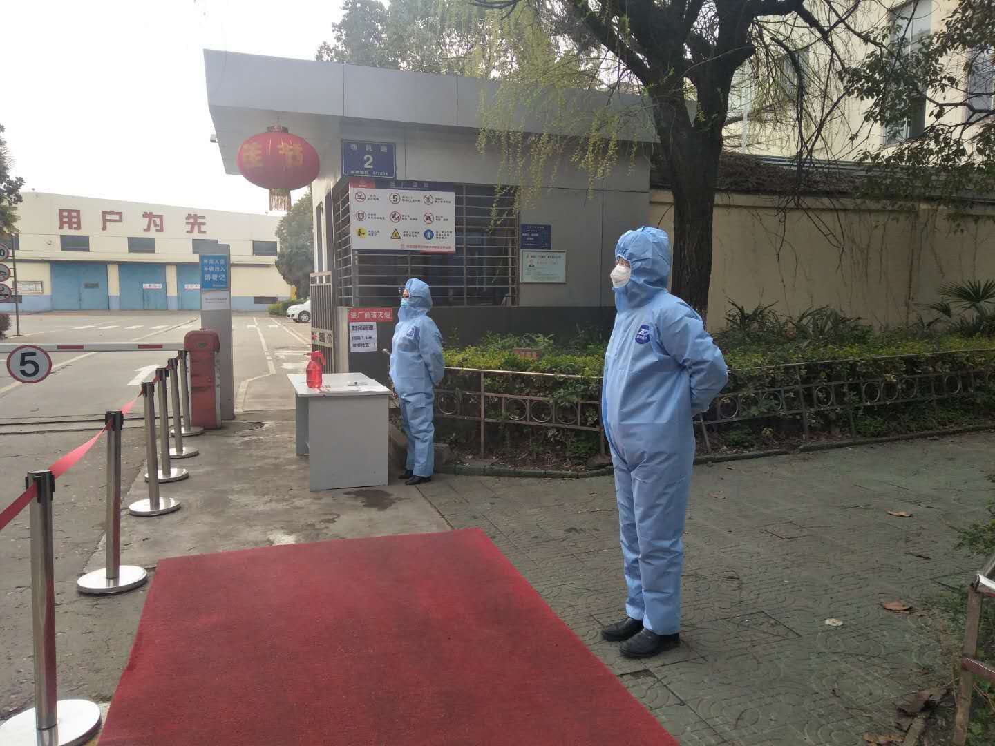 2020年疫情期間，湖北獵鷹保安公司疫情防控現(xiàn)場