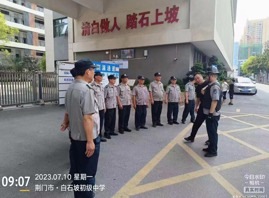 獵鷹防暴演練進(jìn)校園，筑起安全線