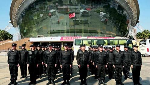 2023襄陽馬拉松在我市諸葛亮廣場激情開跑啦！