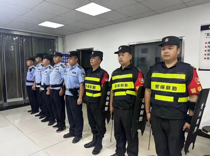 獵鷹保安公司配合車城派出所全力守護城市“煙火氣”。