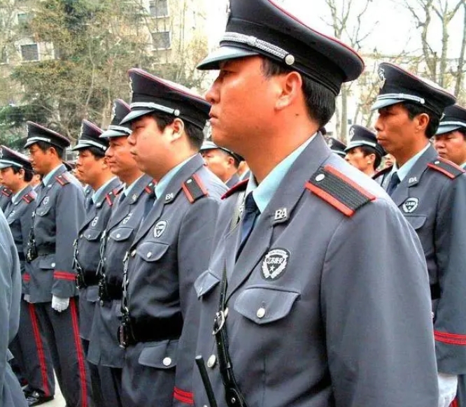 為啥保安越來(lái)越難招，連中老年人也不愿意干了？其實(shí)原因很簡(jiǎn)單